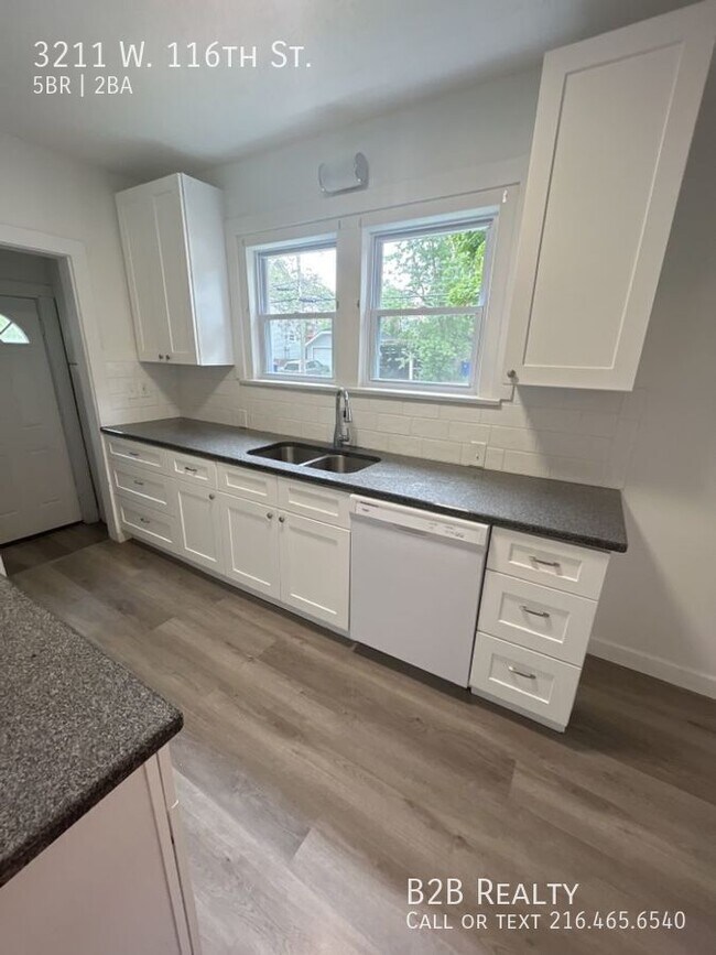 Building Photo - 3211 W 116th St