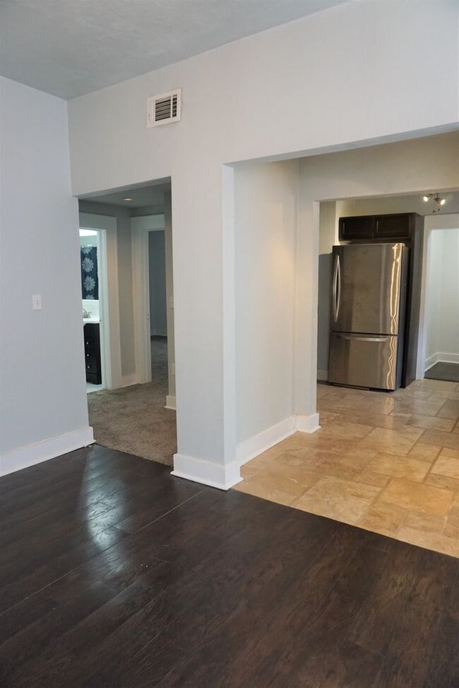 Building Photo - 2 BED 1 BATH DUPLEX MESTA PARK