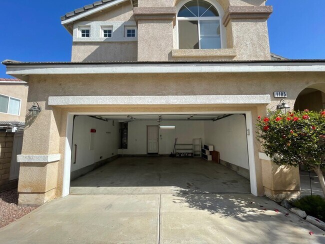 Building Photo - Oxnard | Seabreeze Gated Community | 3 Bedroom + 2.5 Bathroom | Corte Las Holas