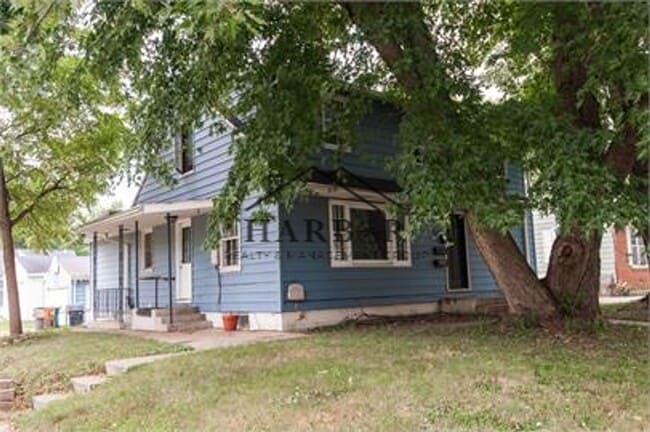 Building Photo - Spacious Single Family Home Available Now!