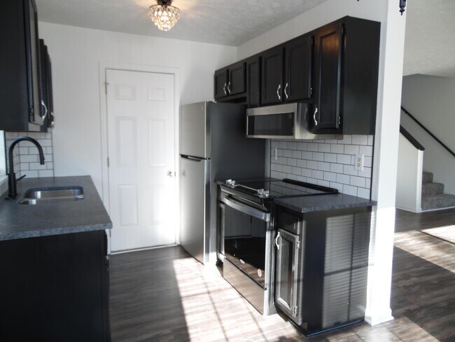 Building Photo - 2800 Kasey Ct