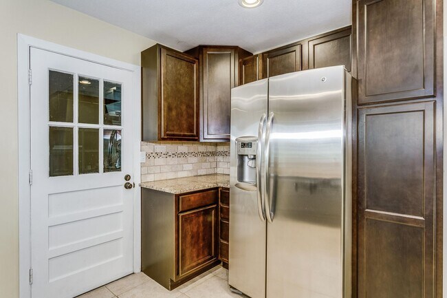 Building Photo - 4 bedroom home in Cordova Park