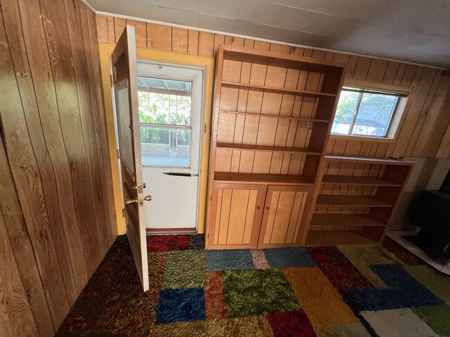 Building Photo - 3 Bed 2 Bath House with Attached 2 Car Garage & Trailer Parking