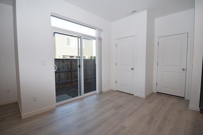 Building Photo - 1400 S 29th Blvd