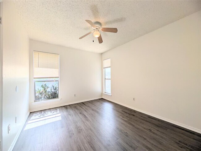 Building Photo - 2036 Redwing Way