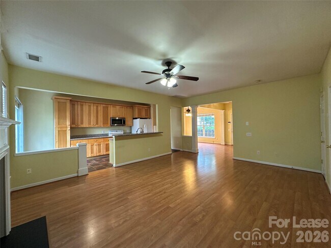 Building Photo - 6954 Beverly Springs Dr