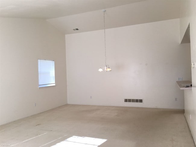 Building Photo - 2 br, 1 bath Condo - 240 Countryside Ln