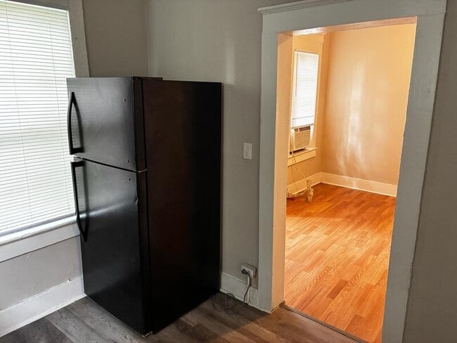 Building Photo - 1672 W 2nd St