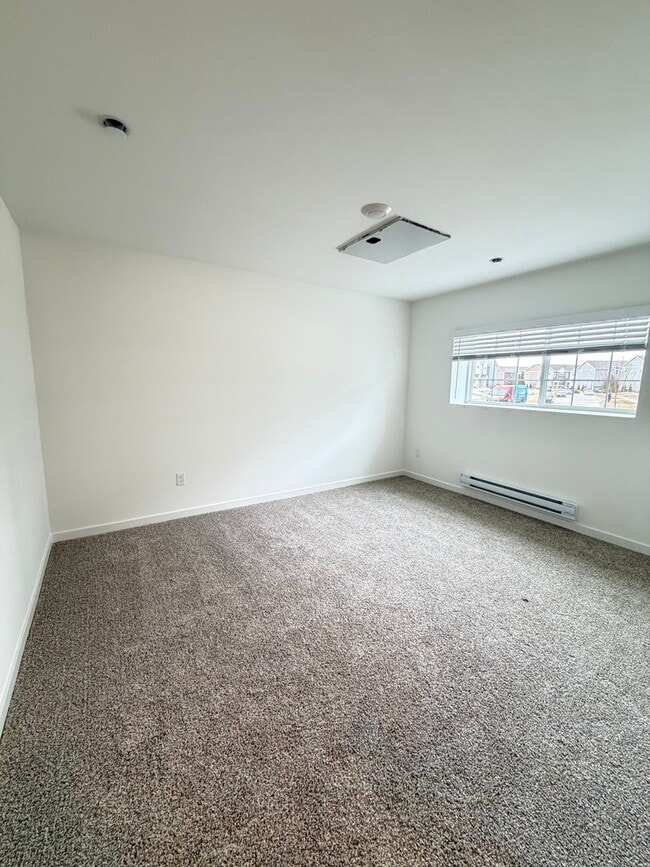 Building Photo - 6550 Linden Trl