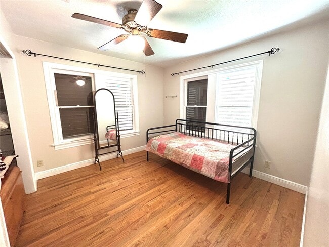 Building Photo - 4915 Houston Dr