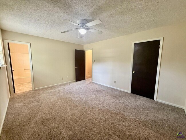 Building Photo - 104 Water Dr