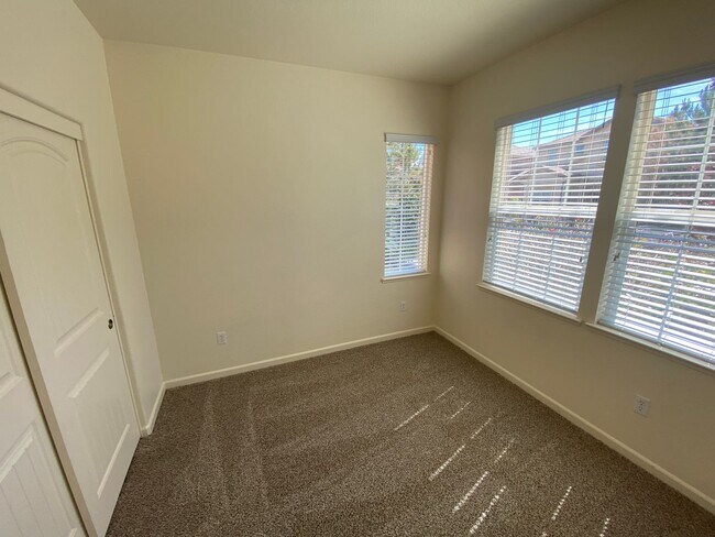 Building Photo - SE Reno - Damonte Ranch - 4 Beds 3 Baths