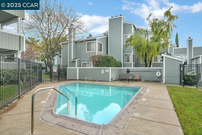 Building Photo - 1072 Maywood Ln