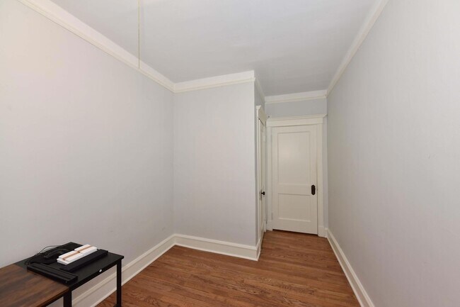 Building Photo - 1714 E Kane Pl