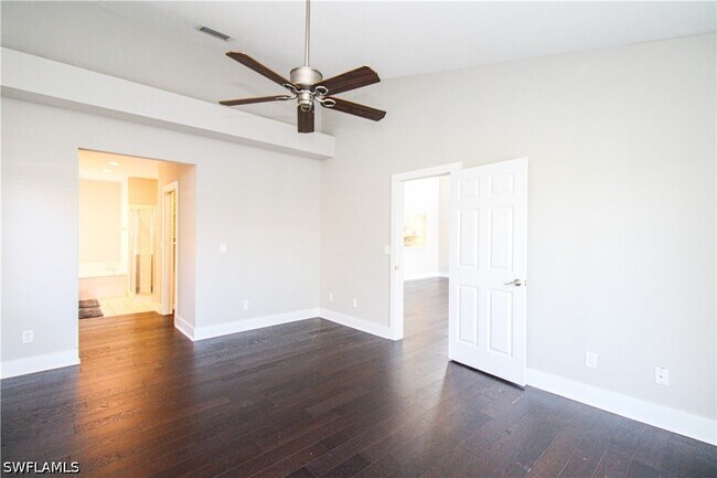 Building Photo - 135 Lady Palm Dr