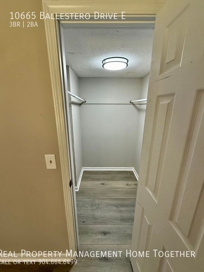 Building Photo - 10665 Ballestero Dr E