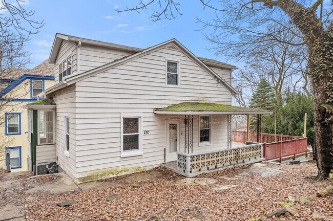 Building Photo - 230 N Balph Ave