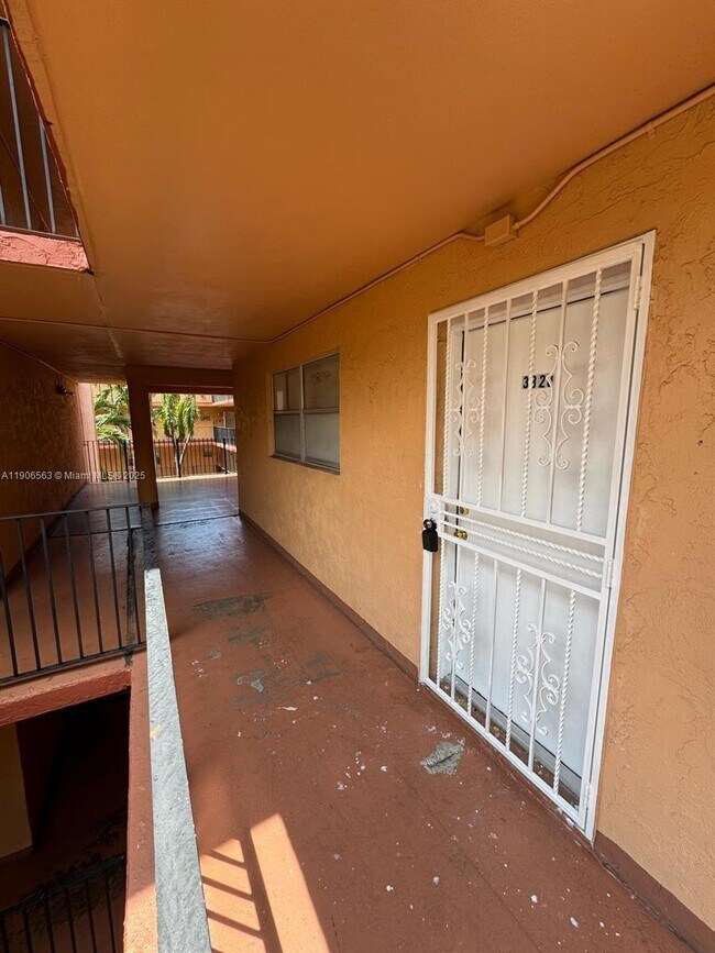 Building Photo - 1910 W 56th St