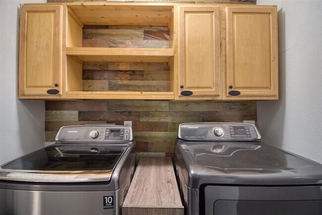 Building Photo - 21222 Somerset Park Ln