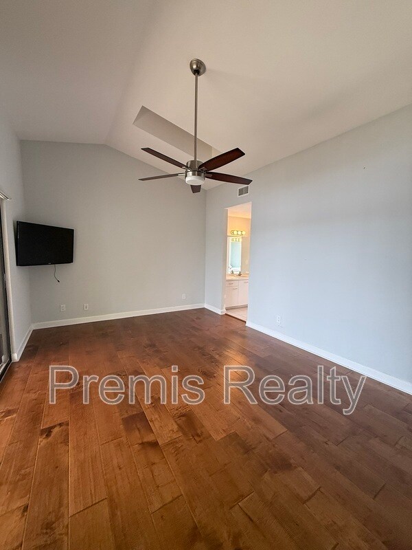 Building Photo - 1070 Sanibel Ct