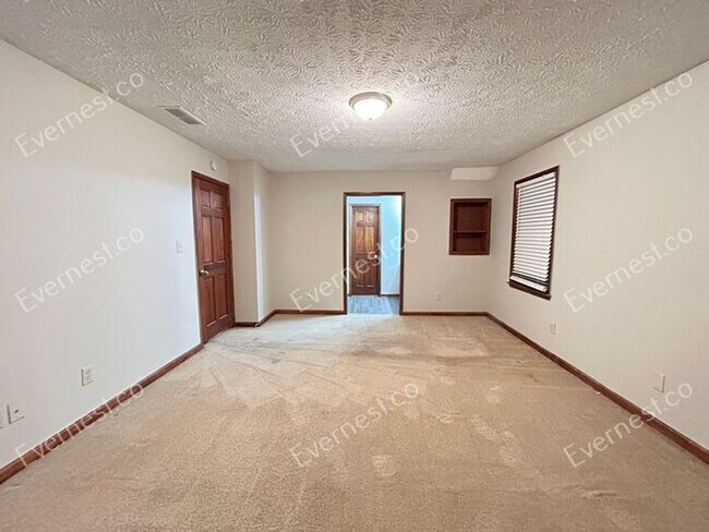Building Photo - 170 Olde Oak Dr