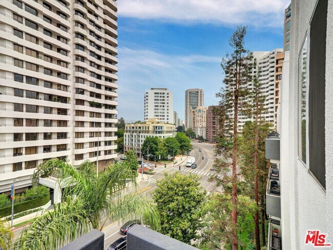 Building Photo - 10600 Wilshire Blvd