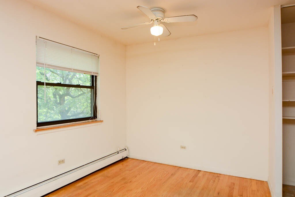 Building Photo - 515 W Briar Pl