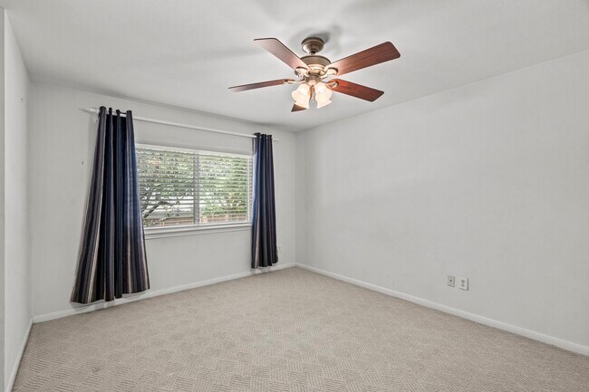 Building Photo - 2210 Bay Haven Way