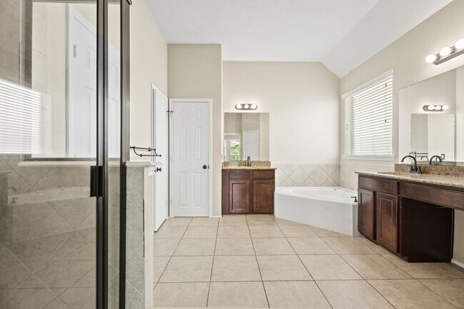 Building Photo - 4713 La Escalona Dr