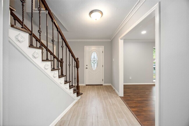 Building Photo - 3823 Fernglade Dr