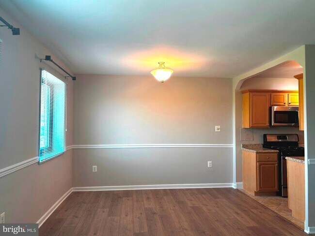 Building Photo - 1300 S Arlington Ridge Rd