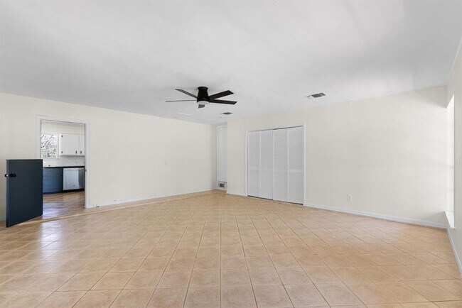 Building Photo - 301 Retha Dr