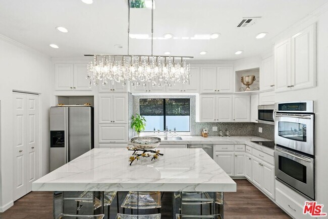 Building Photo - 2350 Benedict Canyon Drive