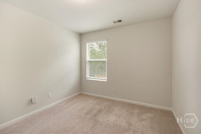 Building Photo - 114 Travelers Dr