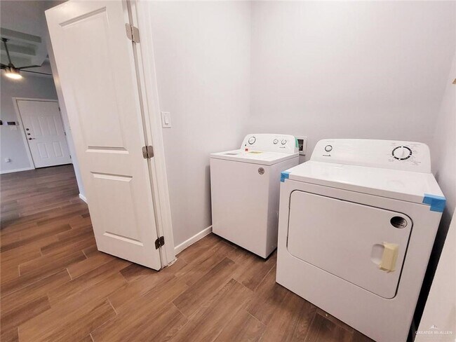 Building Photo - 16 Fuerte Ave