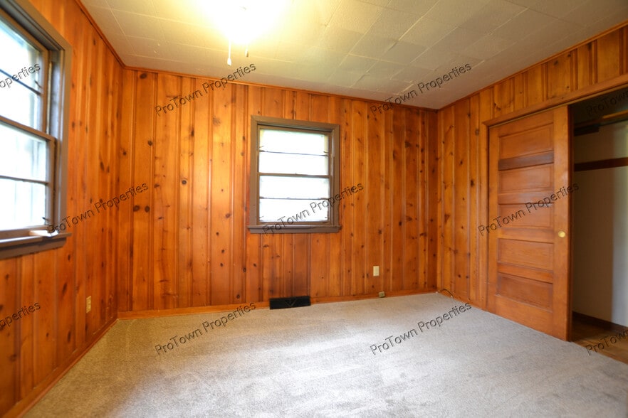 Building Photo - 10 Riverview St
