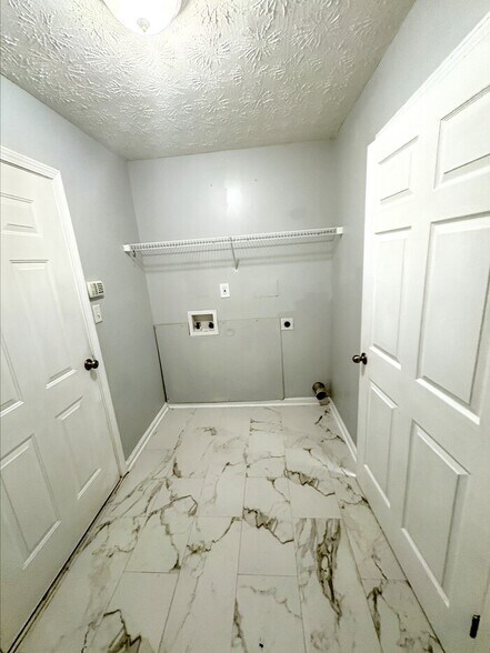 Building Photo - 2045 Parador Bend