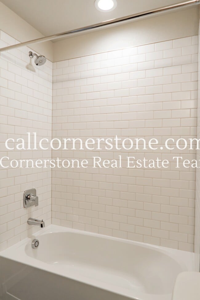 Building Photo - 3683 Levy Pk Dr