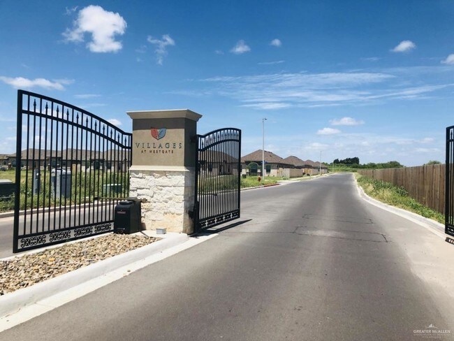 Building Photo - 2017 Canyon Dr