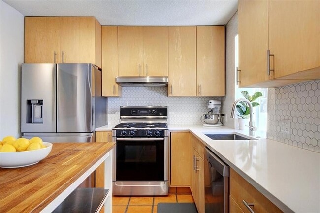 Building Photo - 3709 Vineland Dr