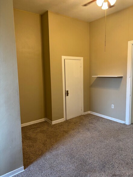 Building Photo - 406 Station Street