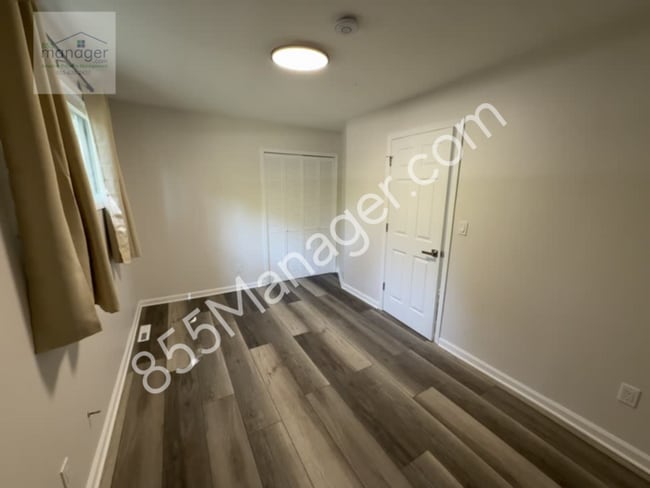 Building Photo - Fully Renovated 3-Bedroom Home with Sunroo...