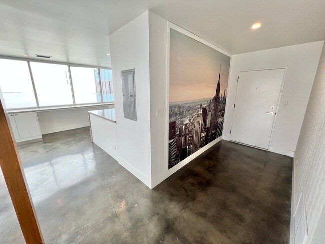 Building Photo - Private 16th-Floor Oceanview Residence with Belmont Pier Views