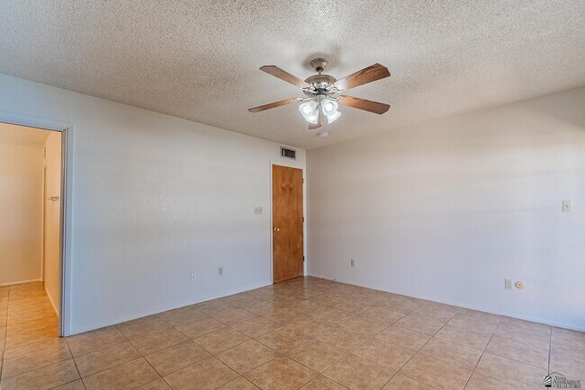 Building Photo - 2650 S Los Amigos Dr