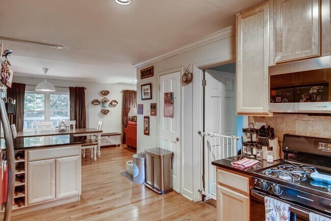 Building Photo - 2050 Sylvania Dr