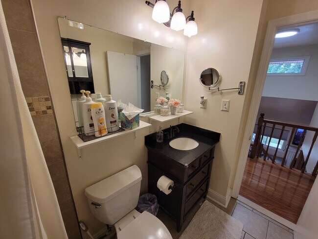 Building Photo - 2217 Saunders Dr