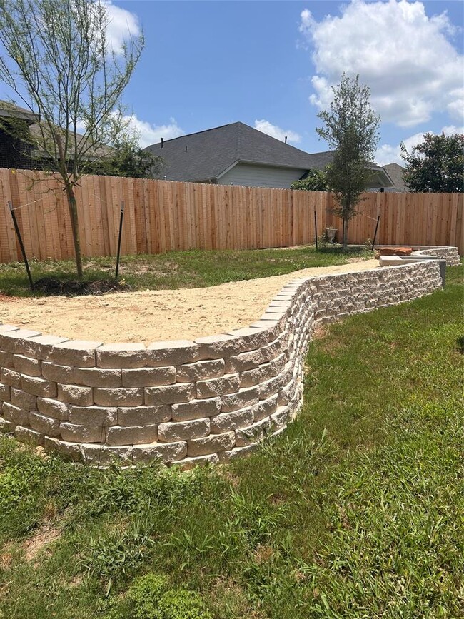 Building Photo - 120 Sawtooth Dr