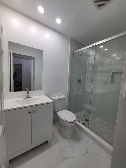 Building Photo - 3031 NE Savannah Rd