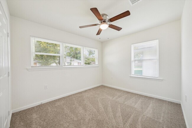 Building Photo - 3105 Babin Dr