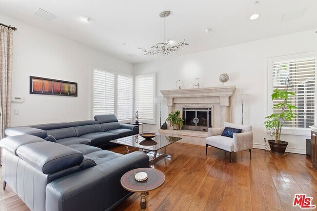 Building Photo - 6003 County Oak Rd